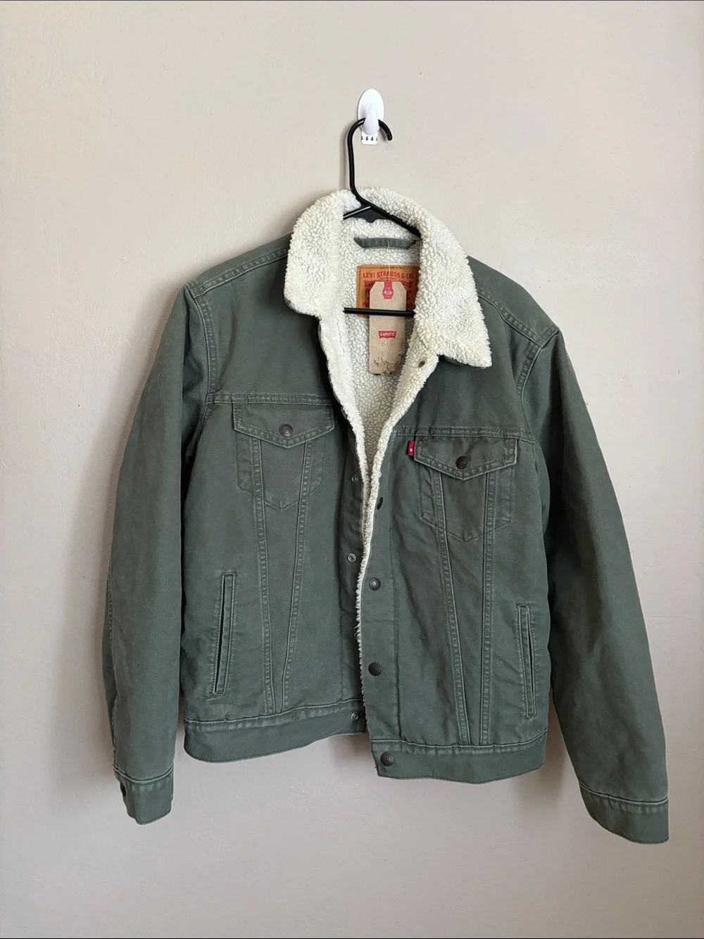 Levi's Olive Green Men’s Sherpa-Lined Trucker Jacket size medium NWT